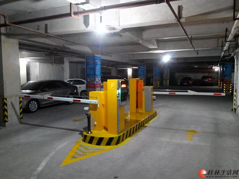 智慧通行新篇章 道閘、人行道擺閘與大型停車場智能收費系統(tǒng)構(gòu)筑現(xiàn)代智能停車場